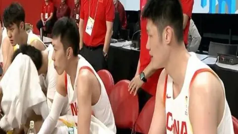 比卢普斯领军的活塞队近8连胜阵容：面具侠、普林斯、怒吼天尊、麦克戴斯同场竞技